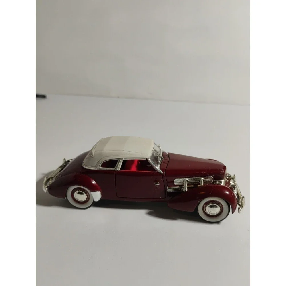 Signature Models 1937 Cord 812 Supercharged 1:64 Diecast Burgundy Cream Top